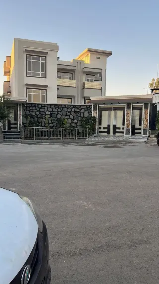 House with 10 Rooms
