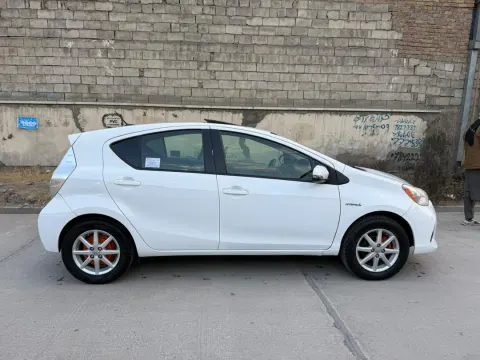 Toyota Aqua 2012