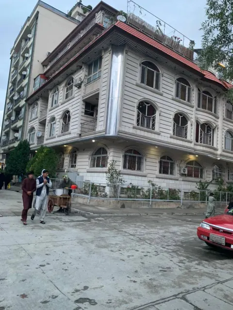 Apartment for sale, 3 rooms, 155 m² with roof terrace, 4th floor, Kabul