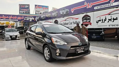 Toyota Aqua Hybrid 2015