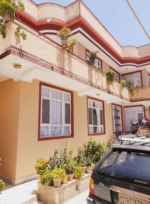 2.5-storey house for sale, 9 rooms, 300 m²