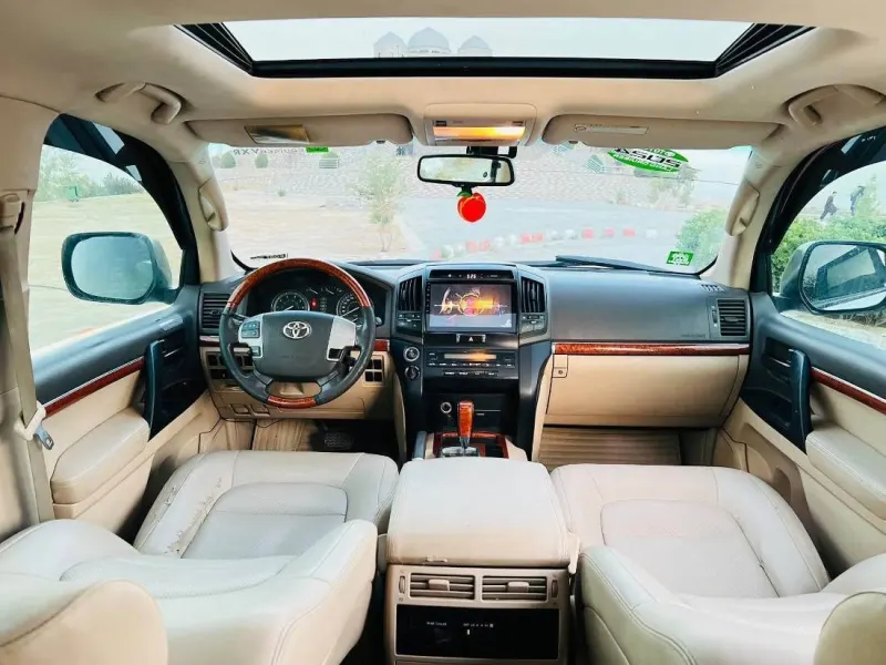 Toyota Land Cruiser GXR 2012