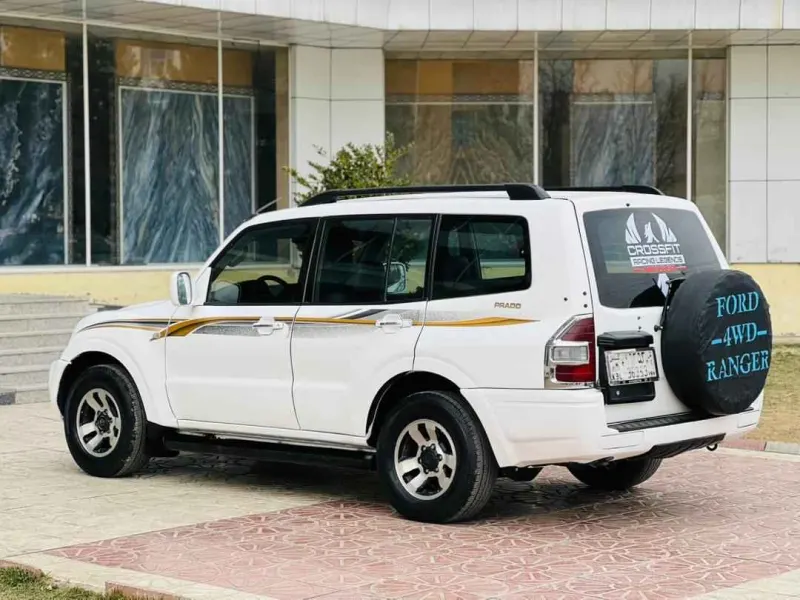 Mitsubishi Pajero 2004