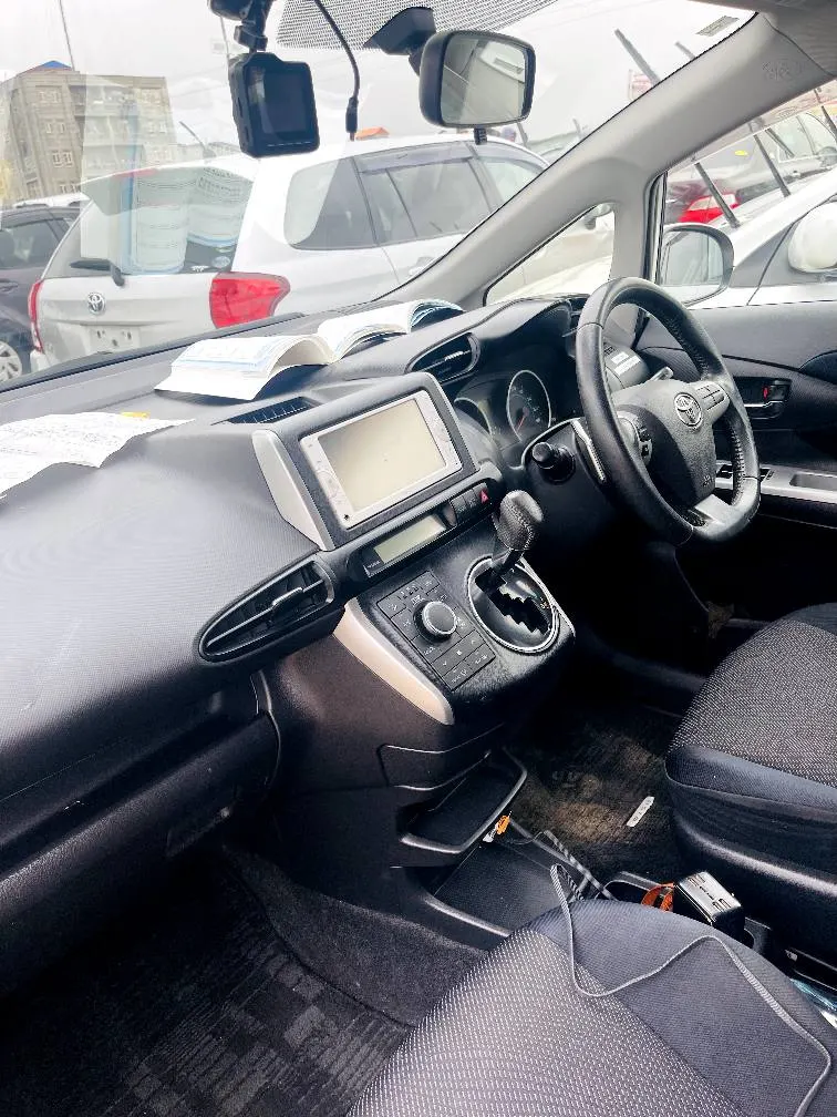 Toyota Fielder 2012