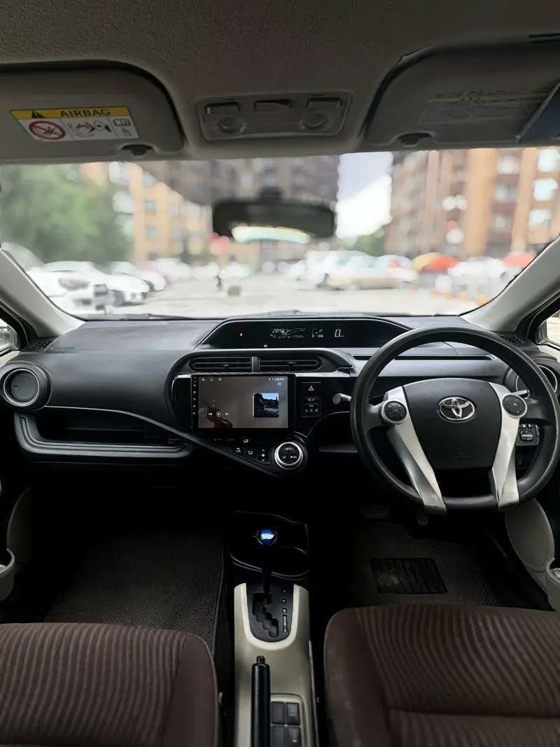 TOYOTA Aqua 2015