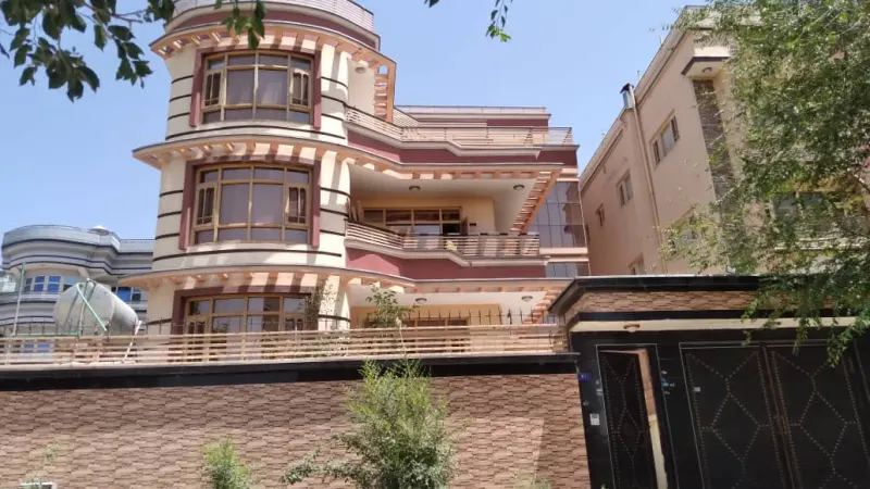 4.5-storey house for sale, 15 rooms, 3 biswa, Market 1 new project