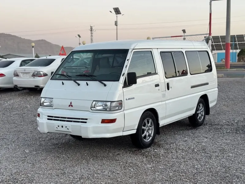 Mitsubishi L300 2008