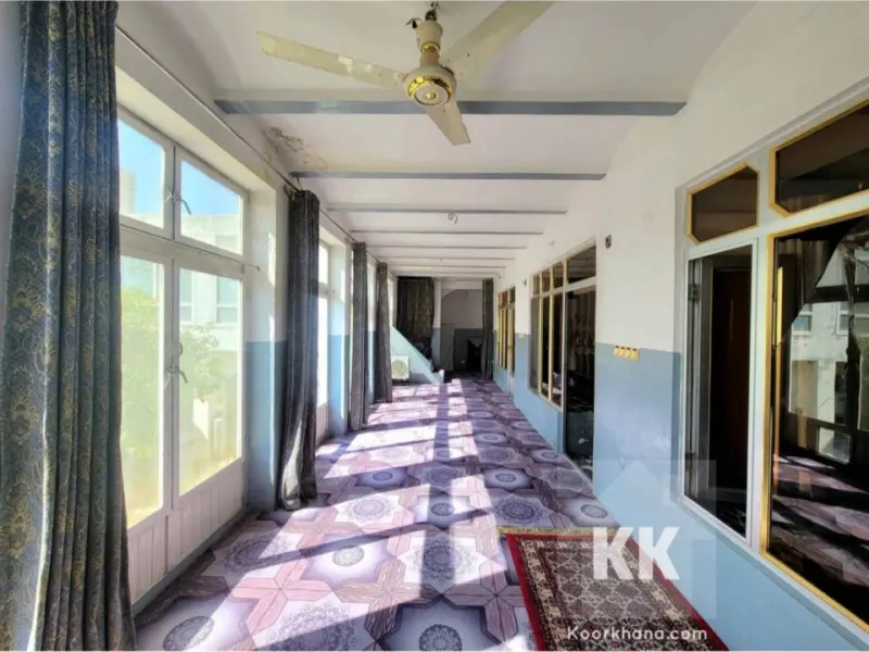 House with 4 shops and clinic rooms for sale, 400 m²