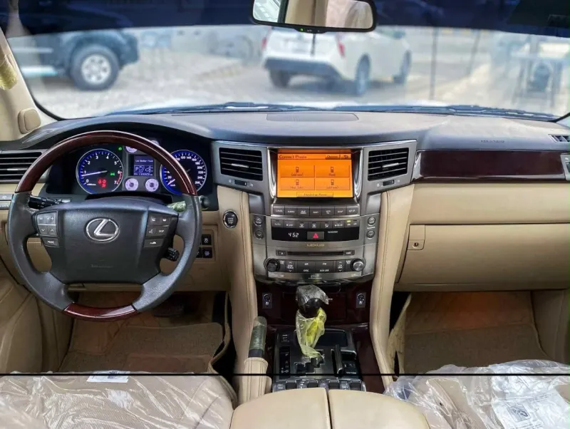 Lexus LX570 2011