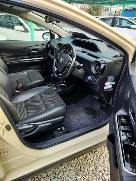 2018 Toyota Aqua Hybrid Crossover