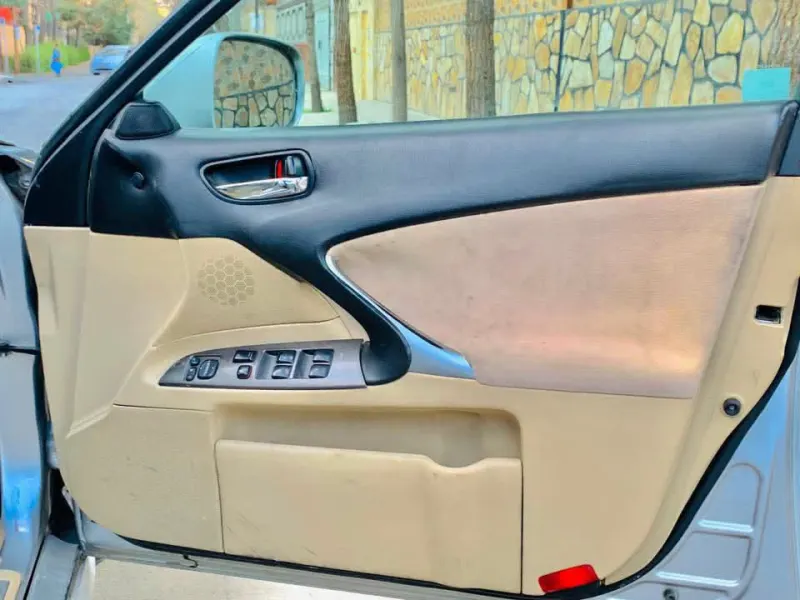 Lexus IS 2005
