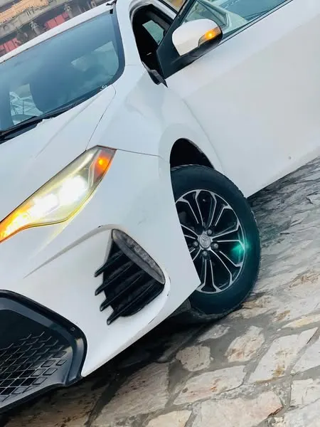 2017 Canadian Toyota Corolla - Excellent Condition
