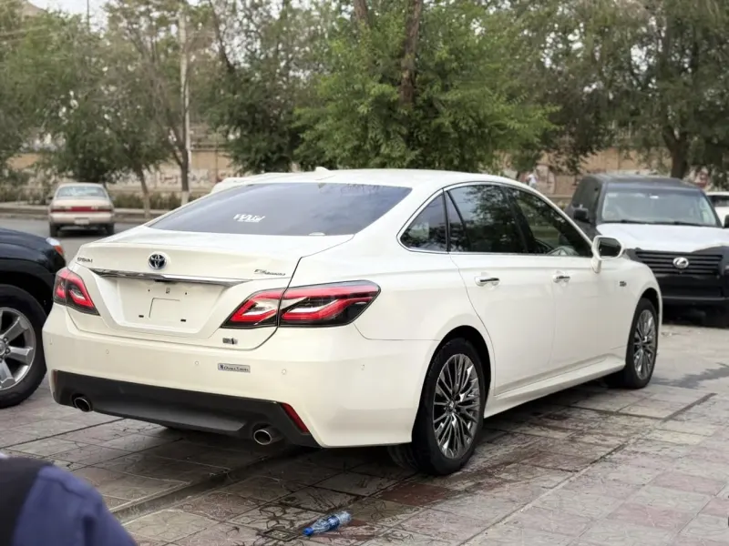 Toyota Crown Hybrid