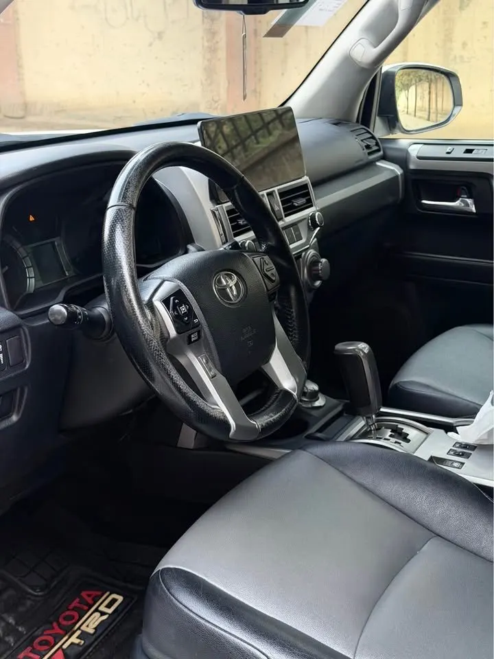 Toyota 4Runner SR5 2016